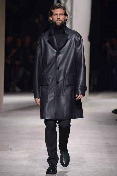 Look 27